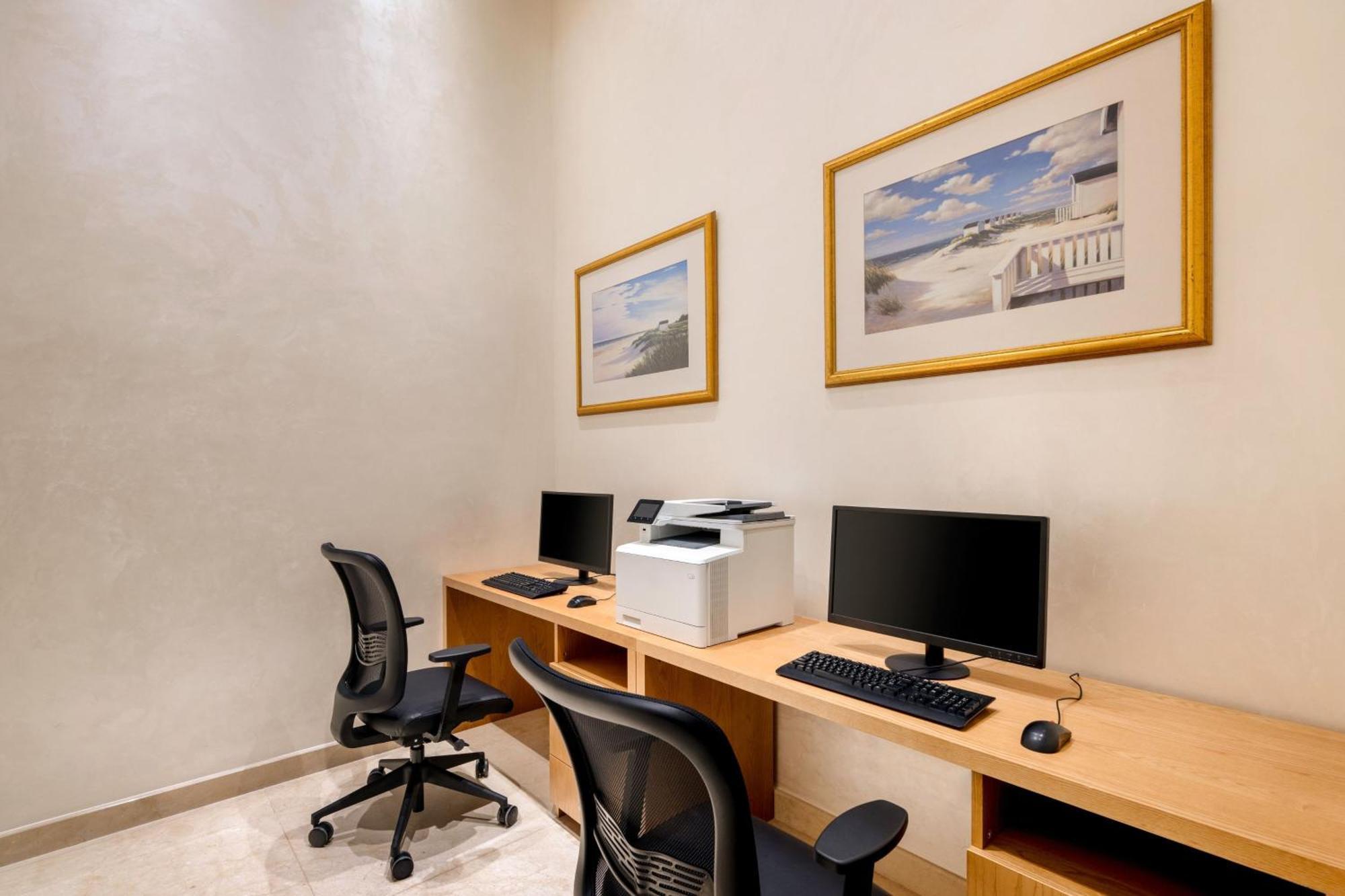Apart Otel Marriott Executive Center 4*