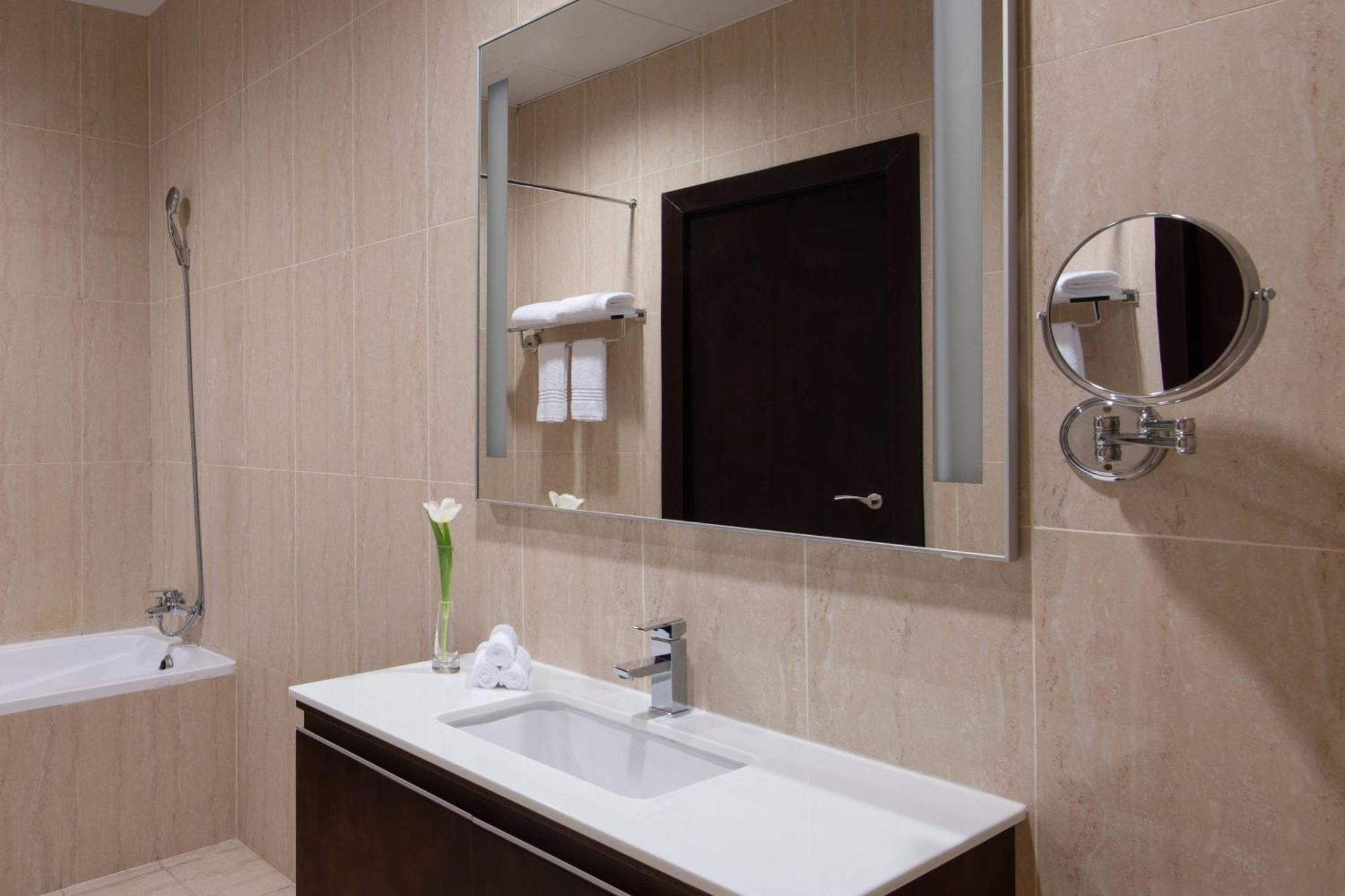 Apart Otel Marriott Executive Center 4*